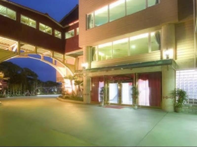 England Business Motel Yilan Экстерьер фото