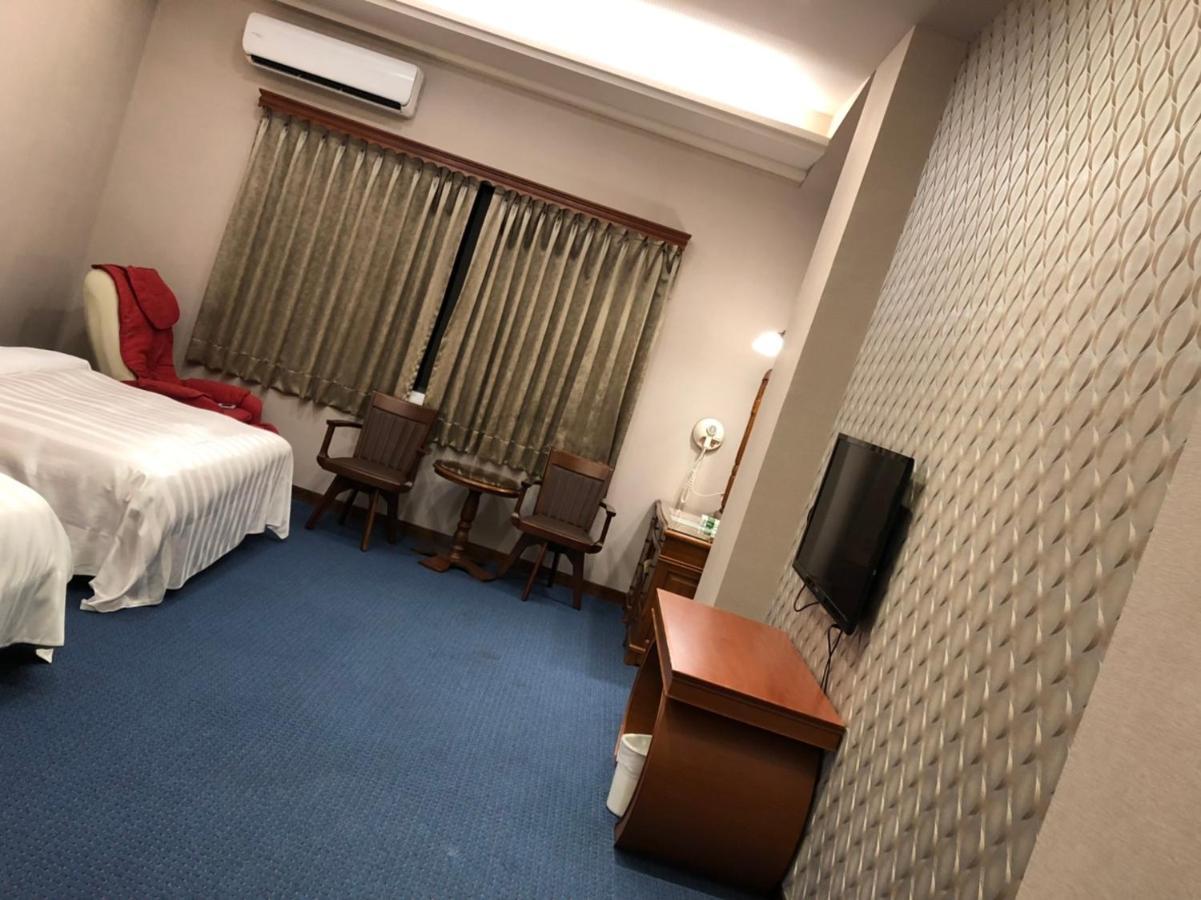 England Business Motel Yilan Экстерьер фото